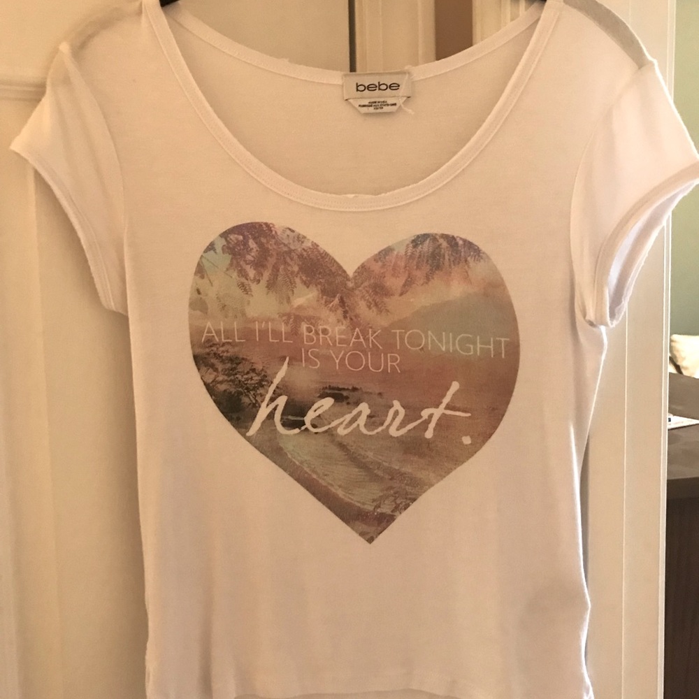 Bebe short sleeve graphic top.